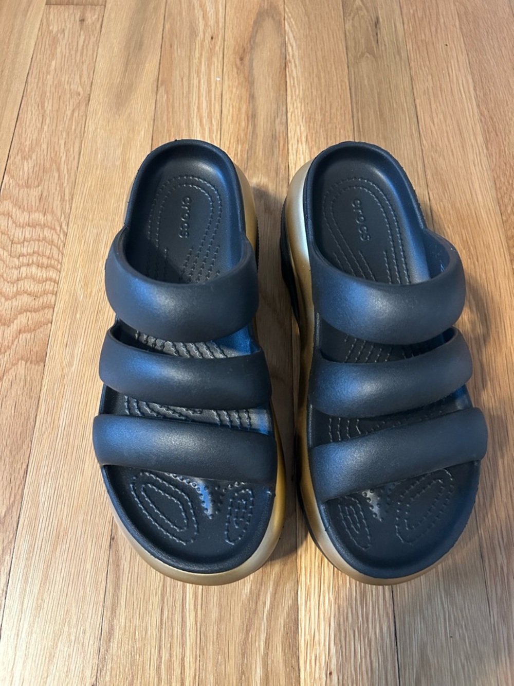 Crocs Mega Crush Metallic Black/Gold Triple Strap Sandal Unisex Women 8, Men 6